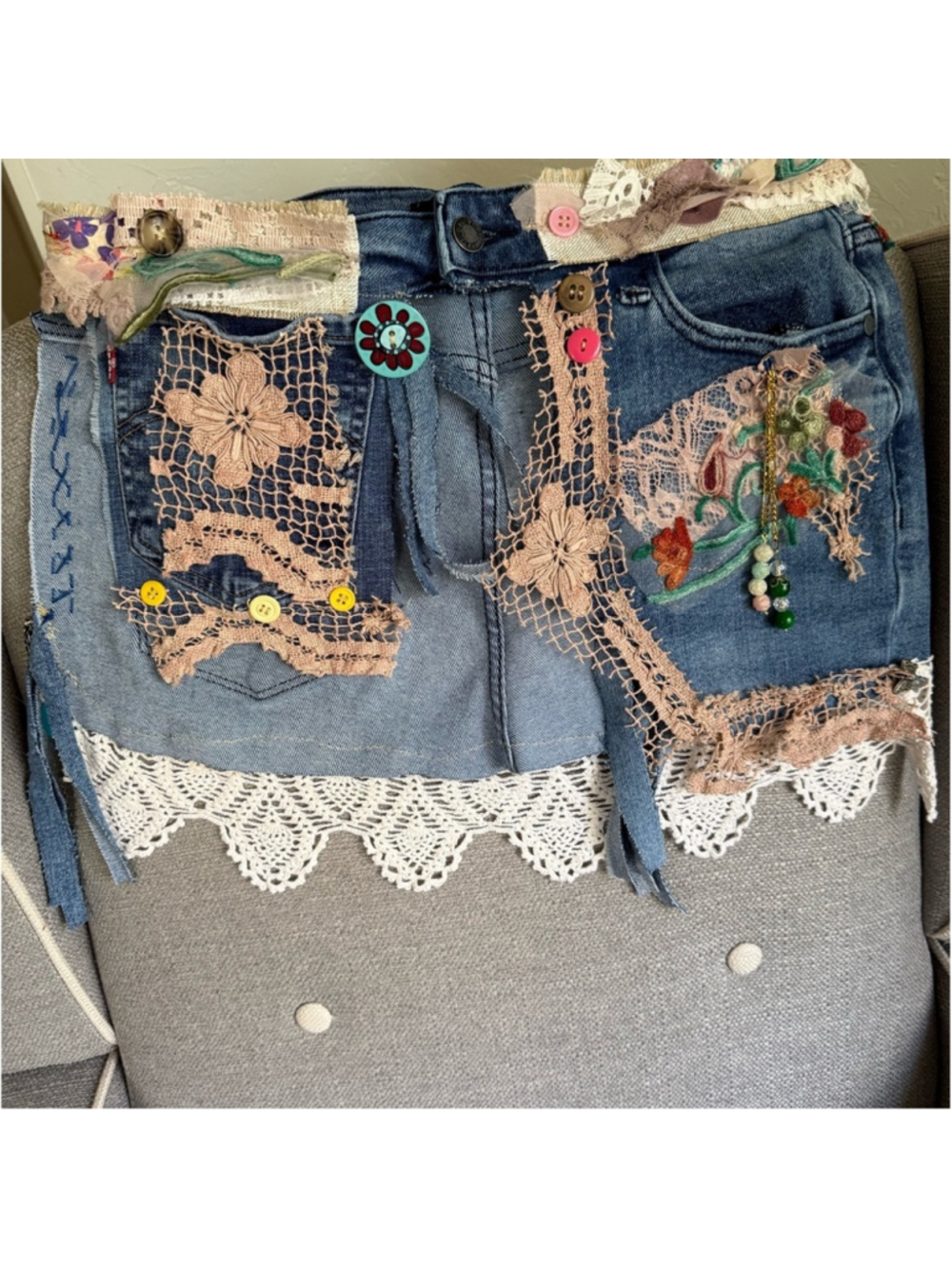 Hand Crafted Denim Belt Upcycled with Laces and Embroidered by hand Size 31 - Picture 7 of 12